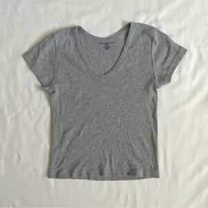 Brandy Melville Ashlyn Short Sleeve Top | Grey V-neck Tee Size OS
